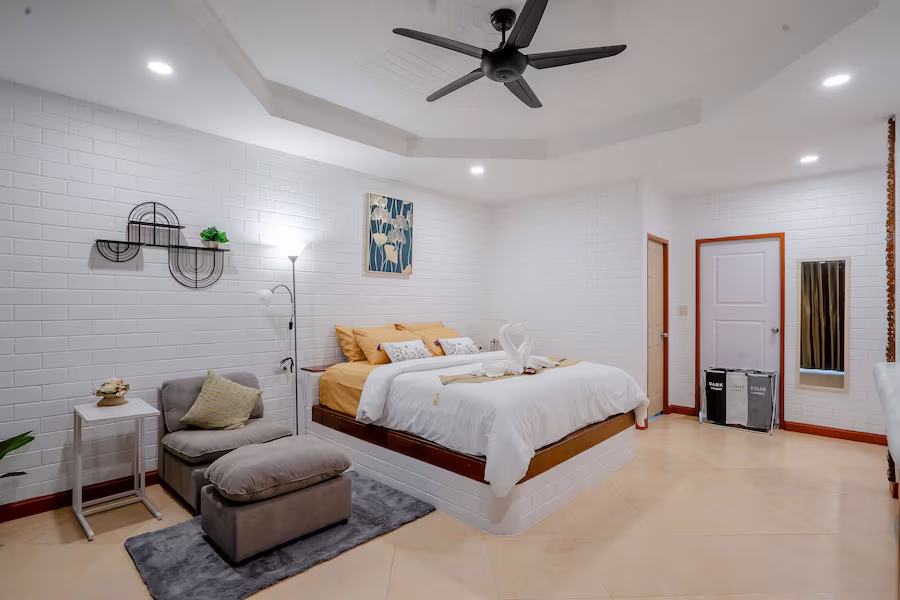 Luxury bedroom suite at The Diamond rehab Thailand