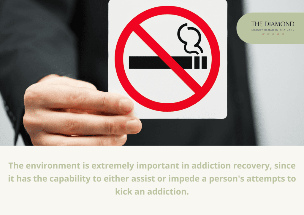 A man holding sign of "No smoking".